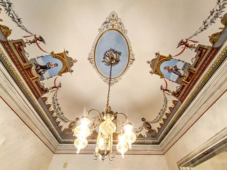 Immagine 24 di Villa in vendita  in Piazza Enrico Cimbali snc a Bronte