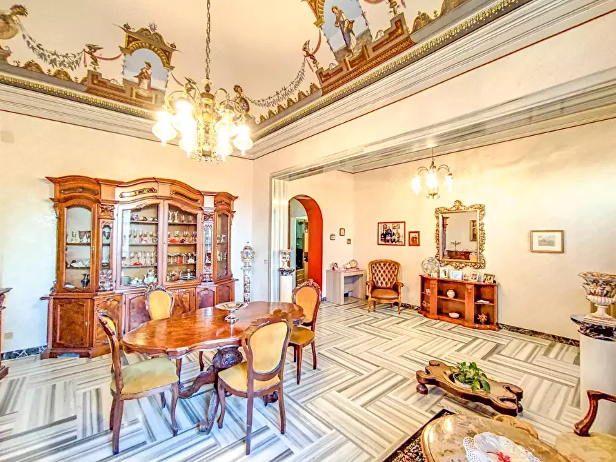 Immagine 10 di Villa in vendita  in Piazza Enrico Cimbali snc a Bronte