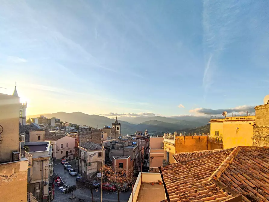 Immagine 40 di Villa in vendita  in Piazza Enrico Cimbali snc a Bronte