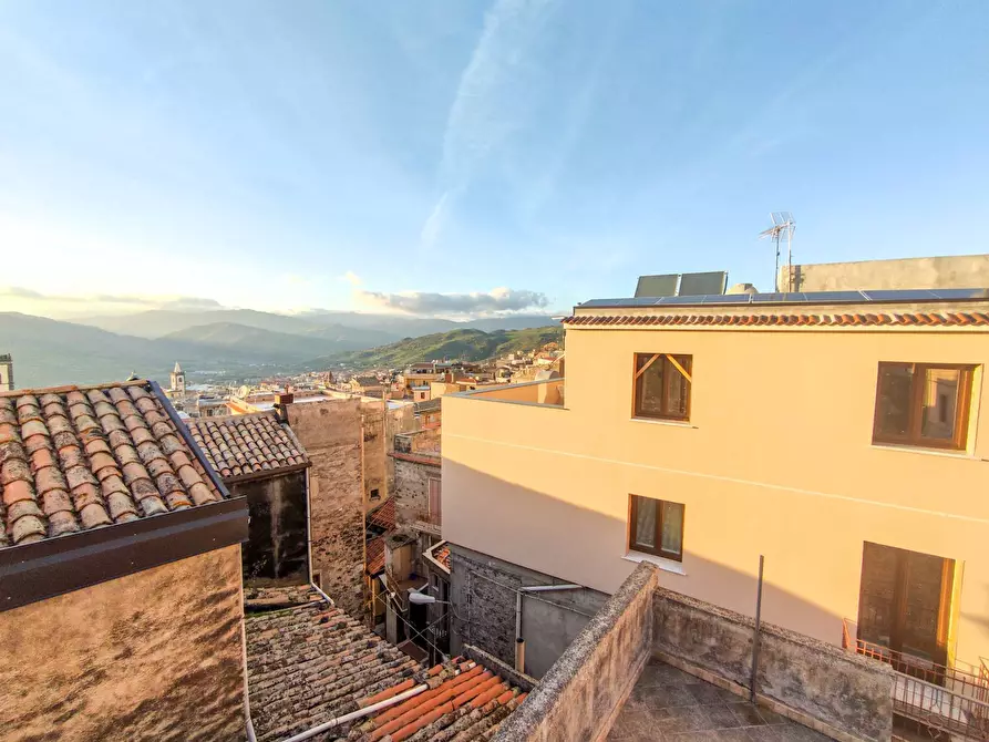 Immagine 44 di Villa in vendita  in Piazza Enrico Cimbali snc a Bronte