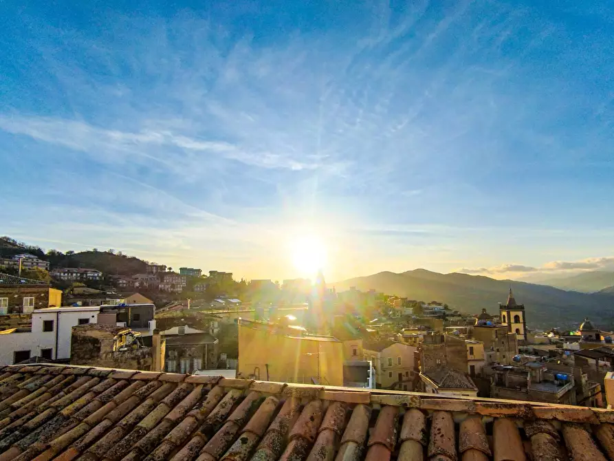 Immagine 46 di Villa in vendita  in Piazza Enrico Cimbali snc a Bronte