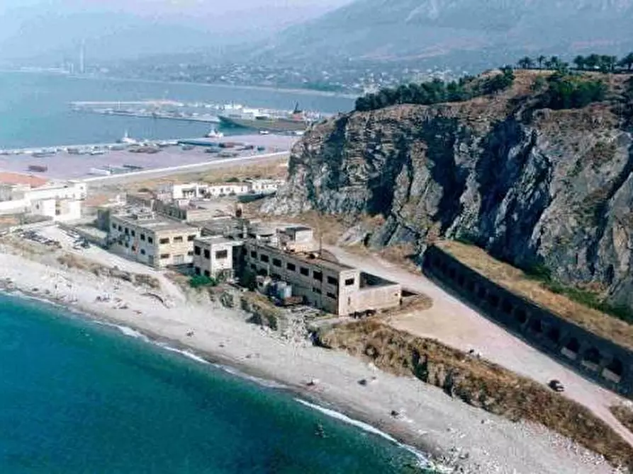 Immagine 5 di Rustico / casale in vendita  in via lungomolo snc a Termini Imerese