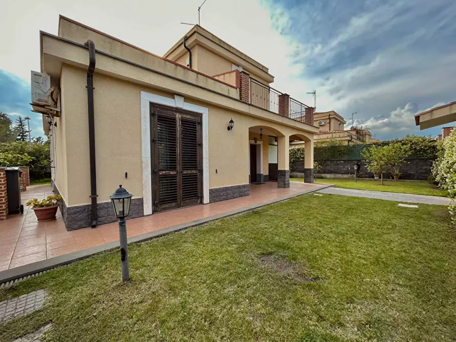 Immagine 1 di Villa in vendita  in via giuffrida salvatore SNC a Gravina Di Catania