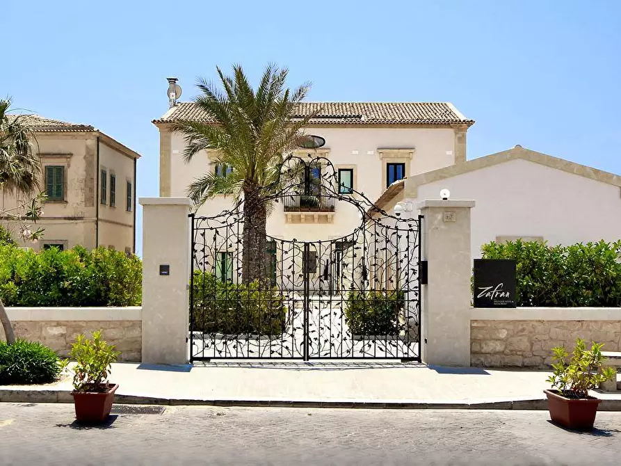 Immagine 3 di Villa in vendita  in Via Marina snc a Scicli