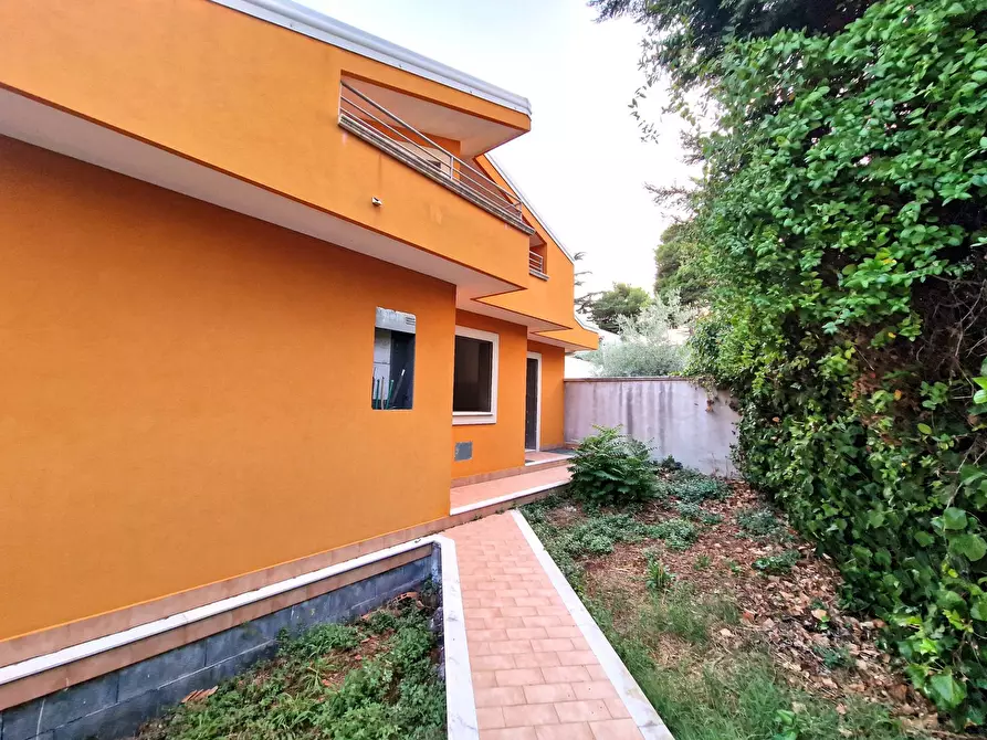 Immagine 17 di Villa in vendita  in via padre pio snc a Gravina Di Catania