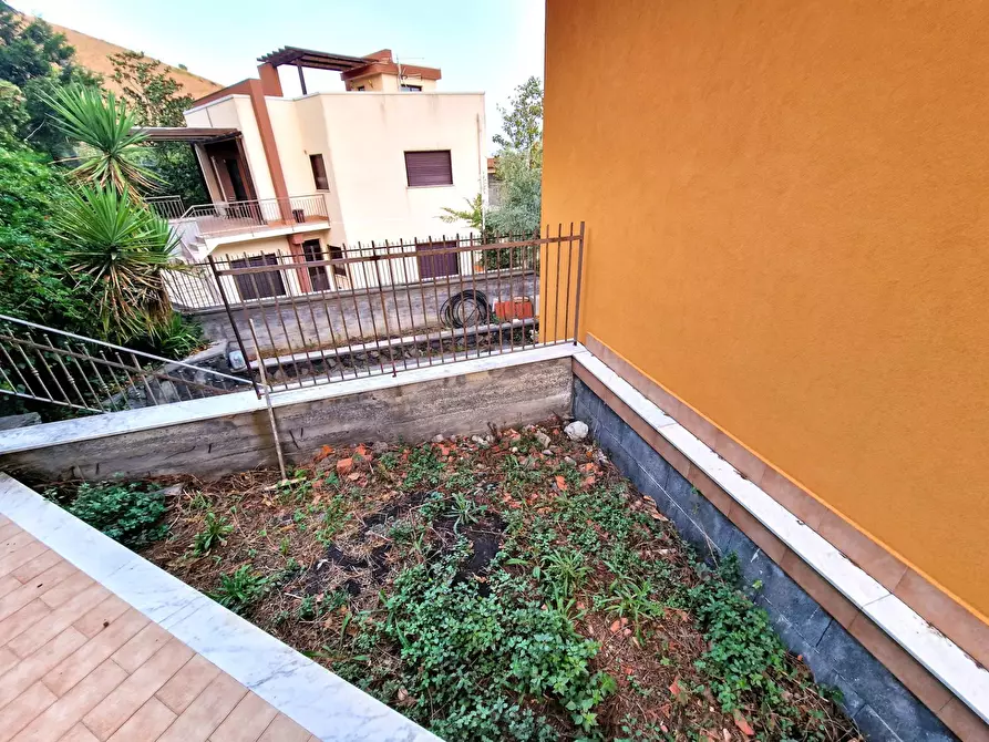 Immagine 12 di Villa in vendita  in via padre pio snc a Gravina Di Catania