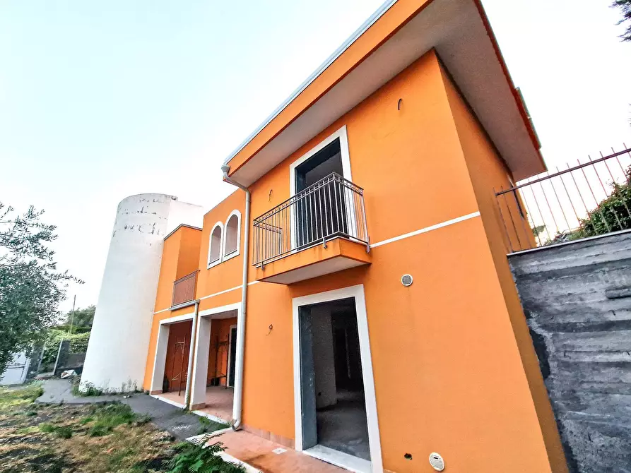 Immagine 2 di Villa in vendita  in via padre pio snc a Gravina Di Catania