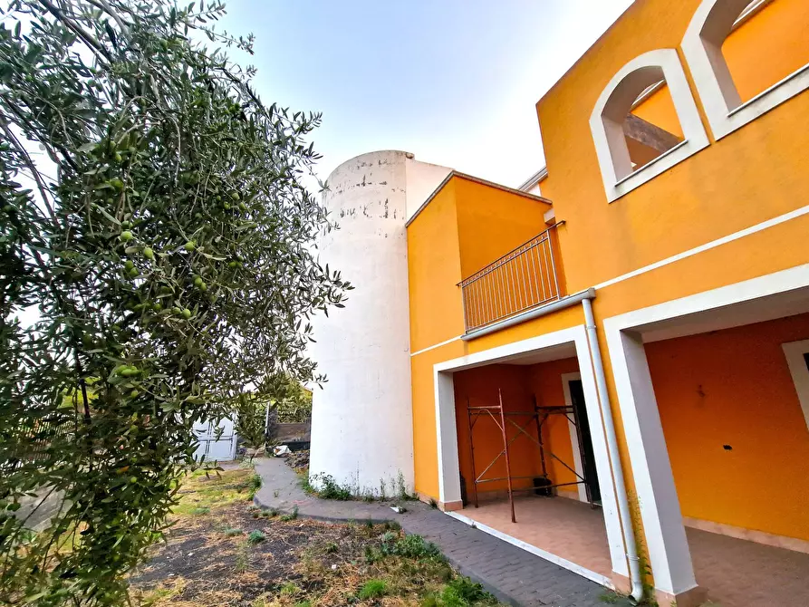 Immagine 3 di Villa in vendita  in via padre pio snc a Gravina Di Catania