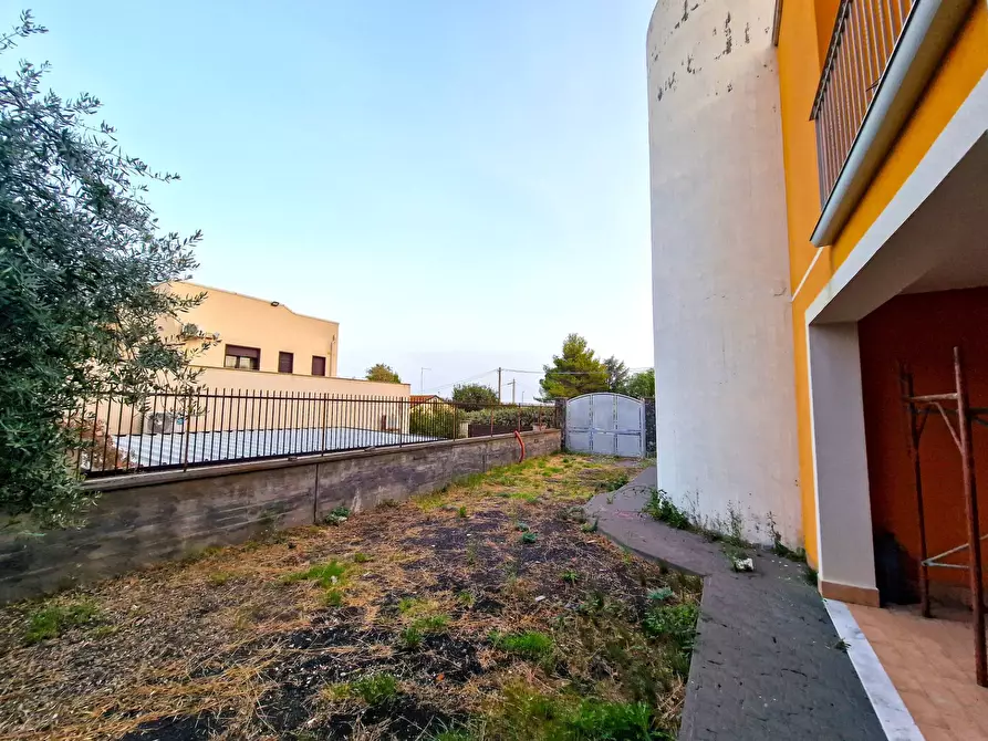 Immagine 18 di Villa in vendita  in via padre pio snc a Gravina Di Catania