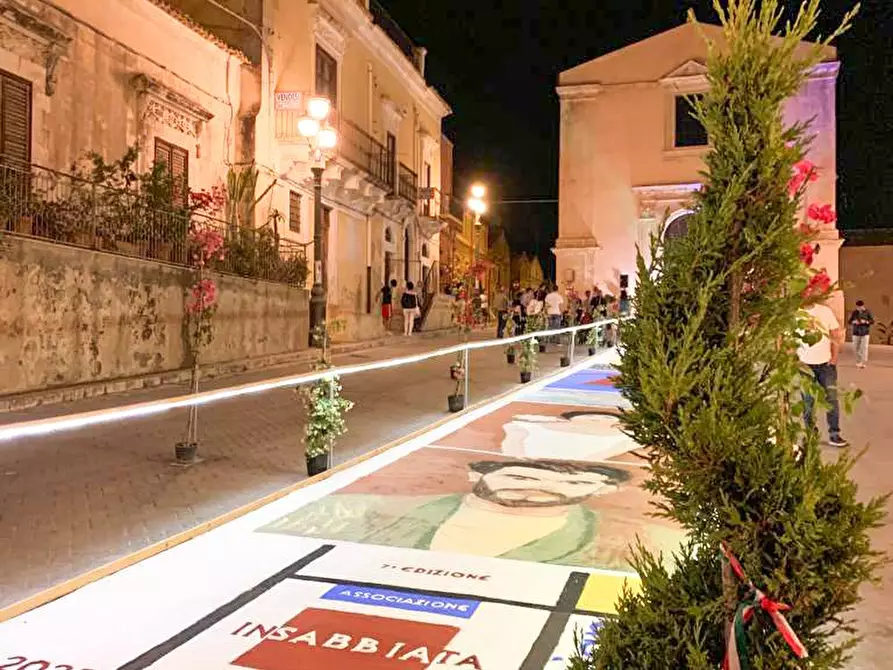 Immagine 39 di Villa in vendita  in Piazza Sant' Antonio snc a Ispica