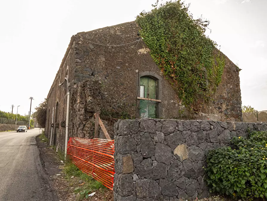 Immagine 15 di Rustico / casale in vendita  in Via Spirito Santo snc a Aci Sant'antonio