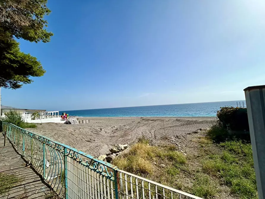 Immagine 2 di Villa in vendita  in via alcide de gasperi snc a Letojanni