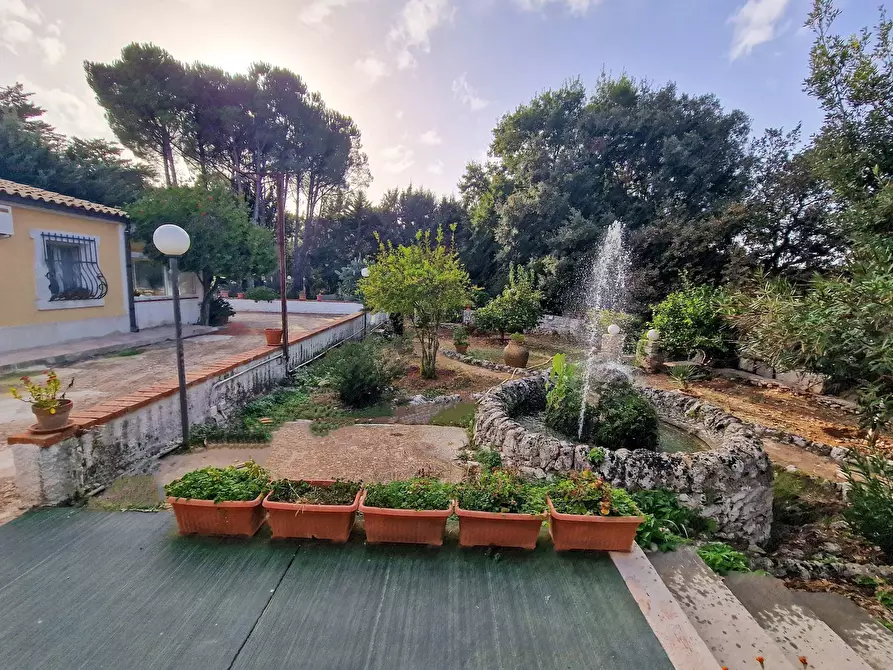 Immagine 20 di Villa in vendita  in Menghisi snc a Noto