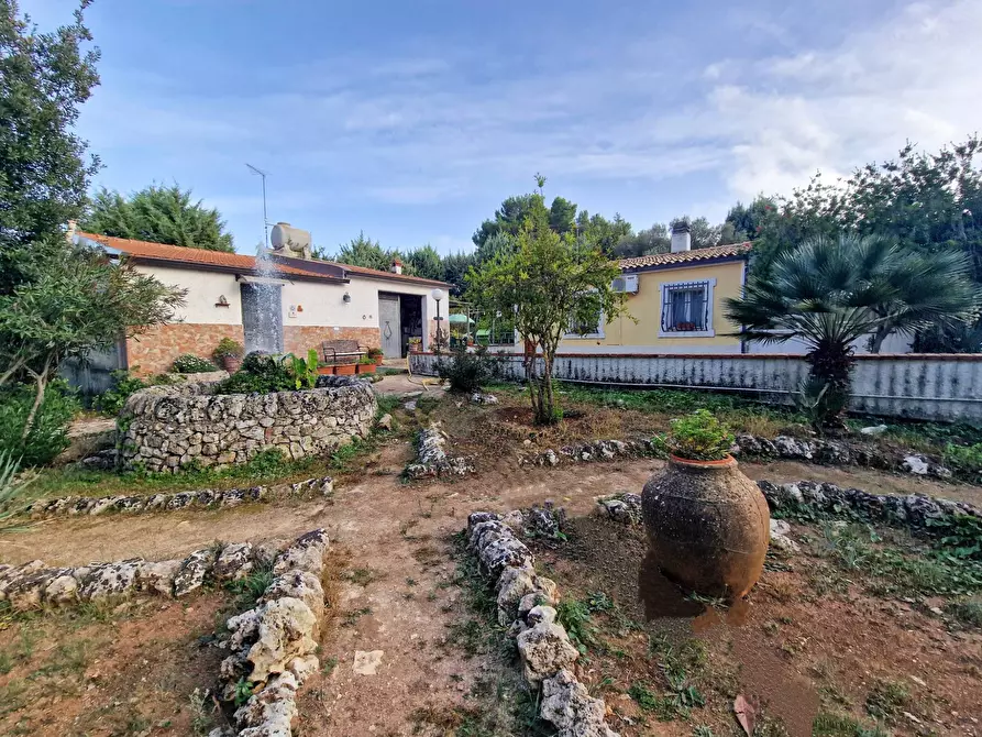 Immagine 10 di Villa in vendita  in Menghisi snc a Noto