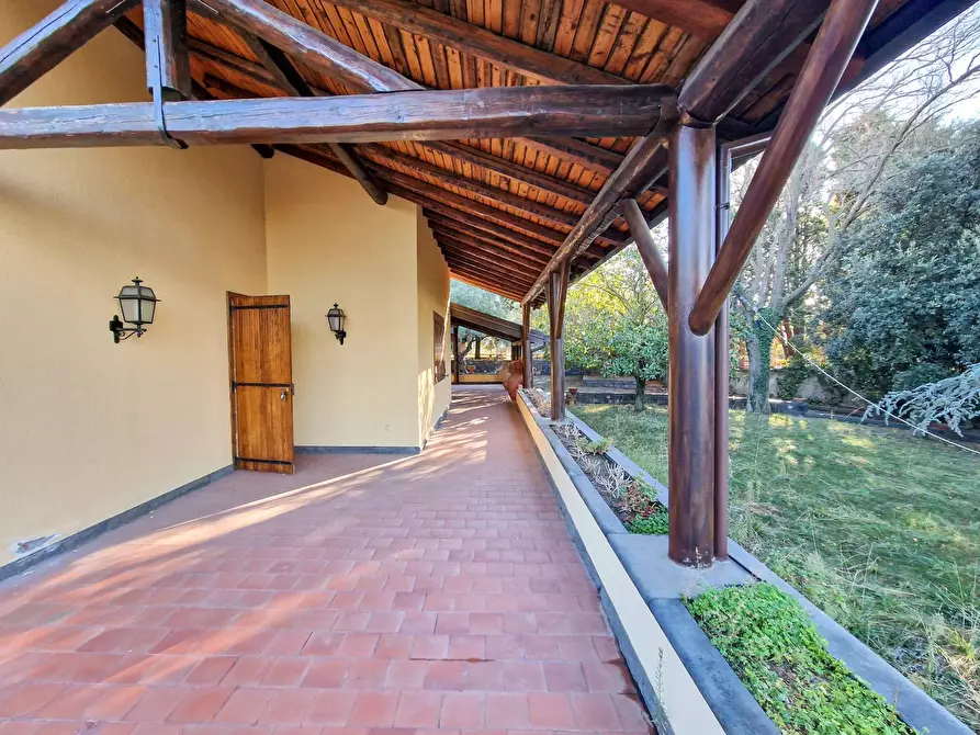 Immagine 51 di Villa in affitto  in Via Ugo Foscolo snc a Gravina Di Catania