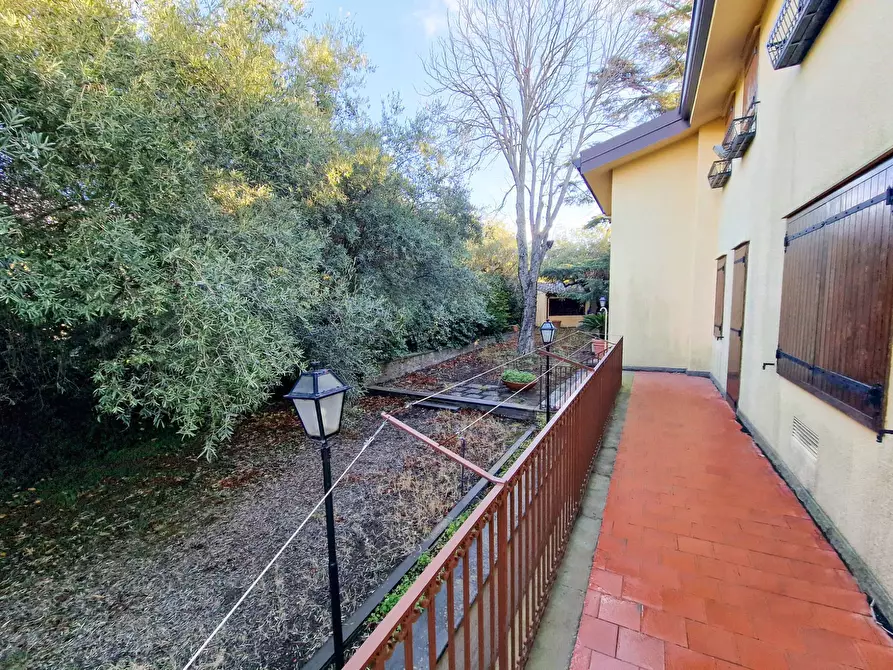 Immagine 53 di Villa in affitto  in Via Ugo Foscolo snc a Gravina Di Catania