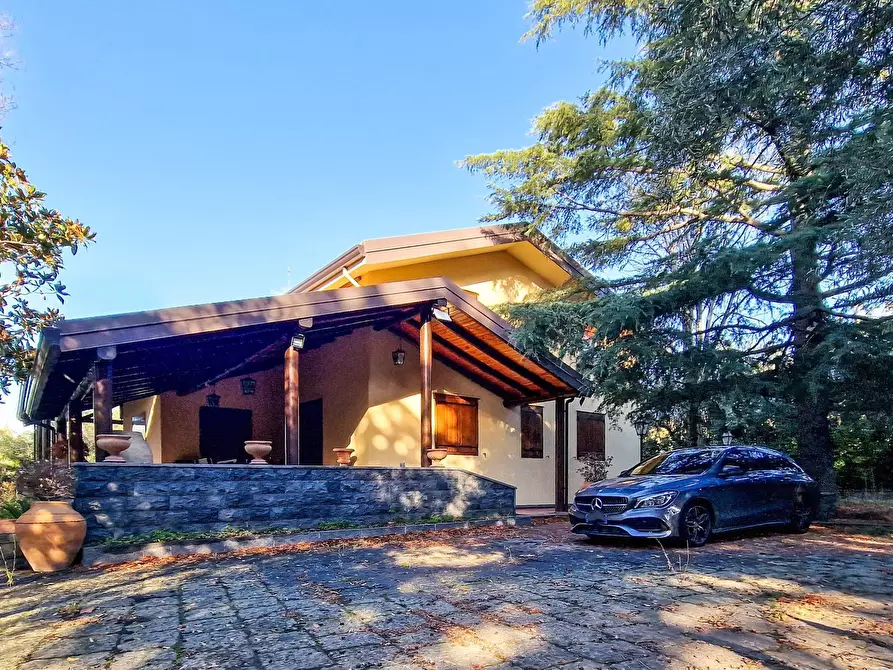 Immagine 4 di Villa in affitto  in Via Ugo Foscolo snc a Gravina Di Catania