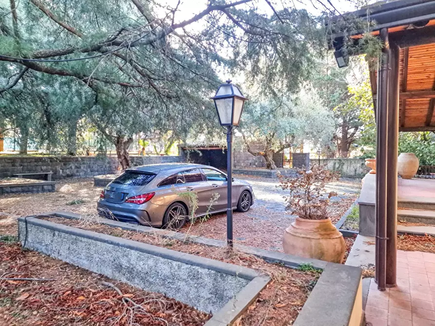 Immagine 47 di Villa in affitto  in Via Ugo Foscolo snc a Gravina Di Catania