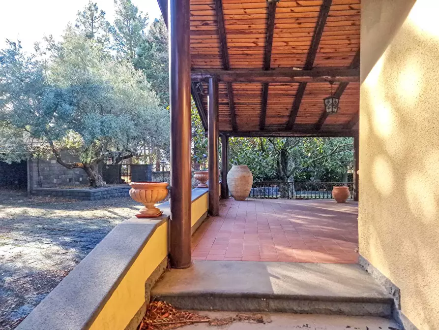 Immagine 48 di Villa in affitto  in Via Ugo Foscolo snc a Gravina Di Catania