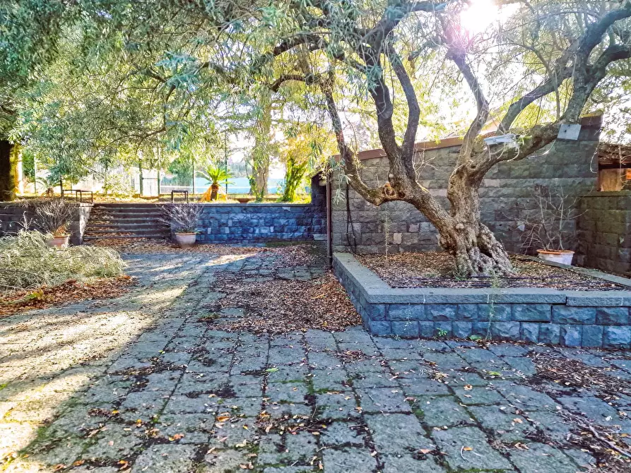 Immagine 61 di Villa in affitto  in Via Ugo Foscolo snc a Gravina Di Catania