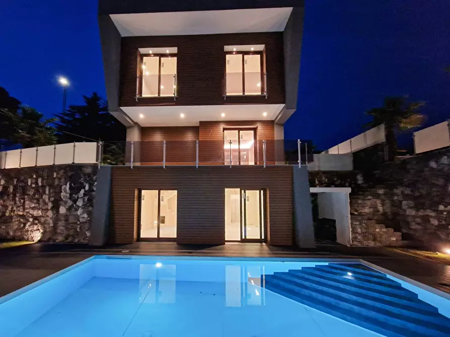 Immagine 4 di Villa in vendita  in Corso Ara Di Giove snc a Gravina Di Catania