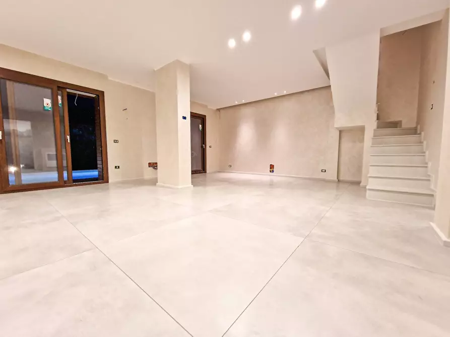 Immagine 9 di Villa in vendita  in Corso Ara Di Giove snc a Gravina Di Catania