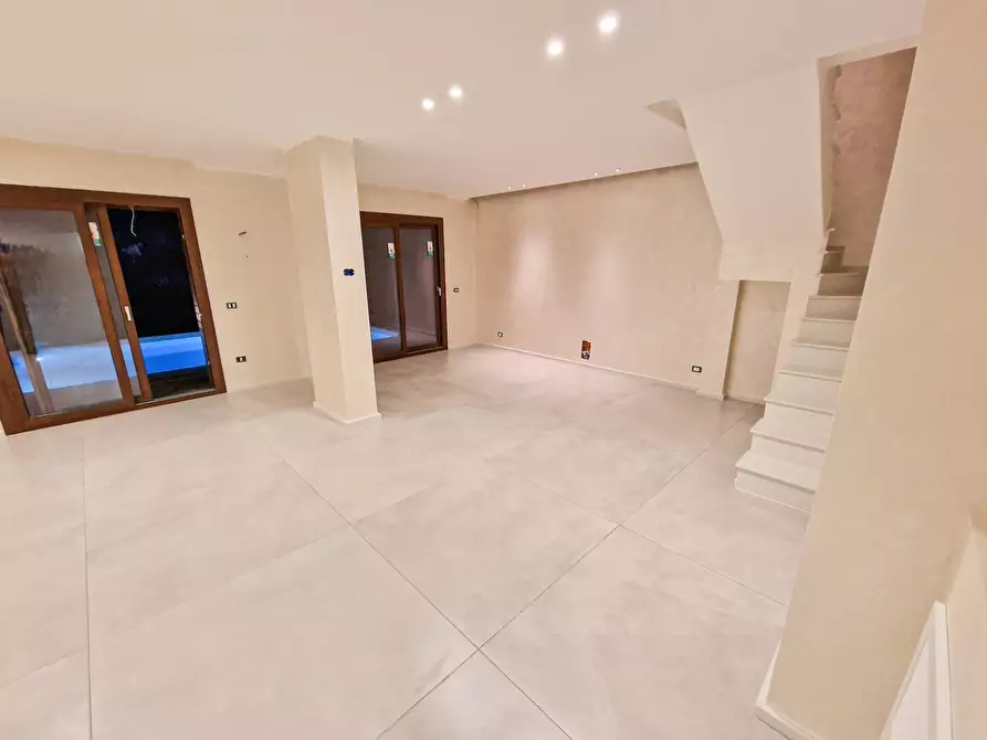 Immagine 11 di Villa in vendita  in Corso Ara Di Giove snc a Gravina Di Catania