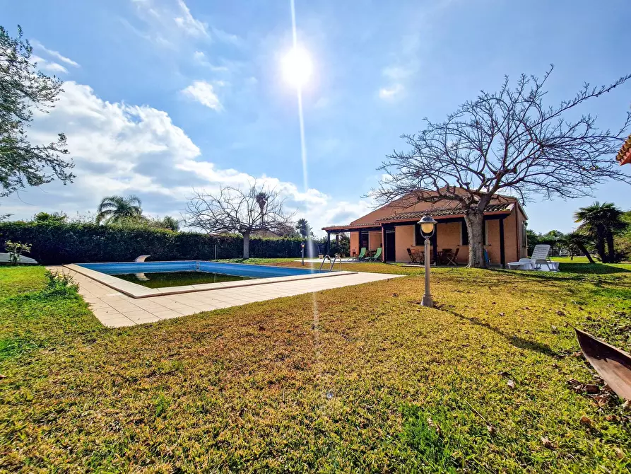 Immagine 4 di Villa in vendita  in Viale Enzo Ferrari snc a Scicli