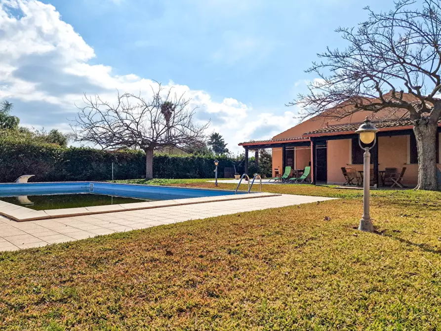 Immagine 2 di Villa in vendita  in Viale Enzo Ferrari snc a Scicli