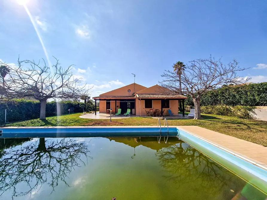 Immagine 3 di Villa in vendita  in Viale Enzo Ferrari snc a Scicli