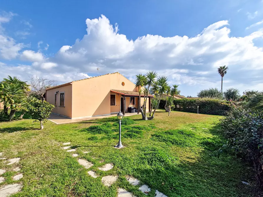 Immagine 8 di Villa in vendita  in Viale Enzo Ferrari snc a Scicli