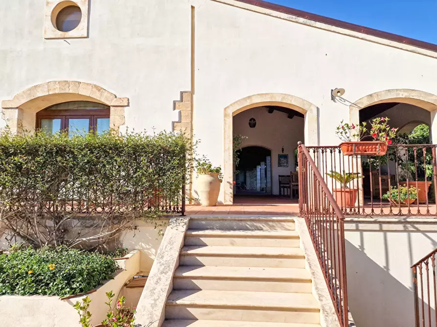 Immagine 2 di Villa in vendita  in Viale Del Lavoro snc a Scicli