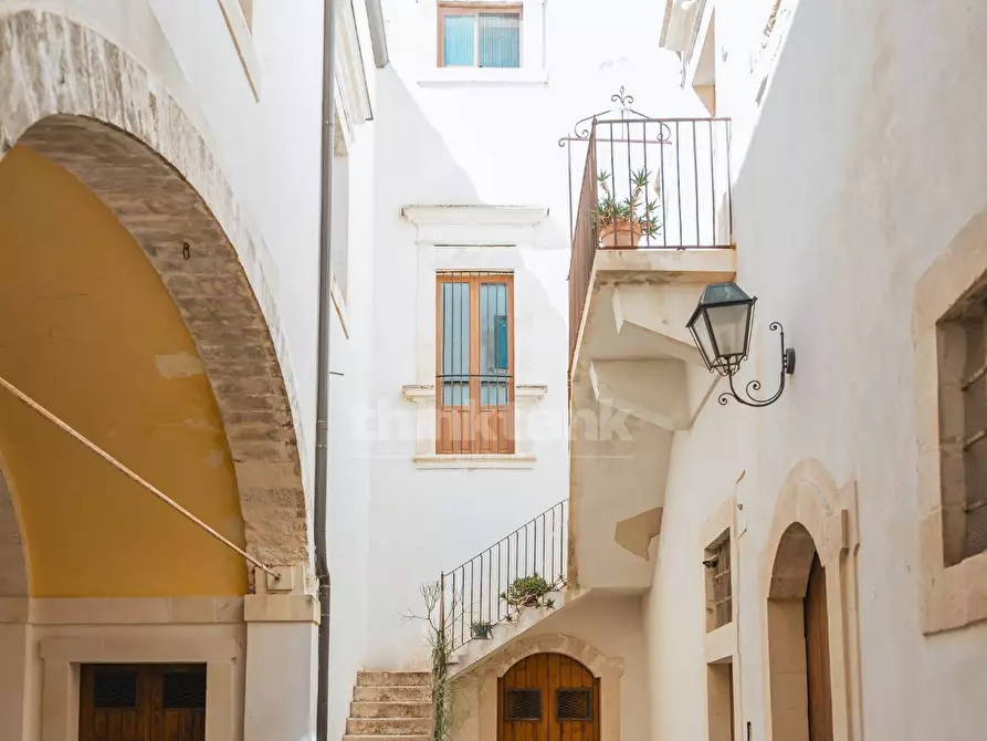 Immagine 10 di Palazzo in vendita  in Via Sipione snc a Rosolini