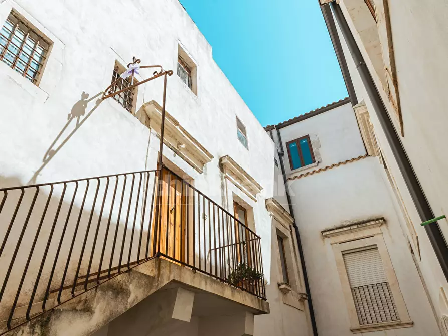 Immagine 12 di Palazzo in vendita  in Via Sipione snc a Rosolini