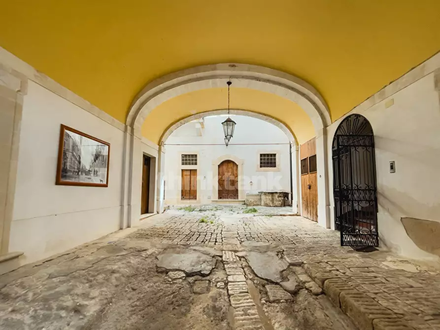 Immagine 7 di Palazzo in vendita  in Via Sipione snc a Rosolini