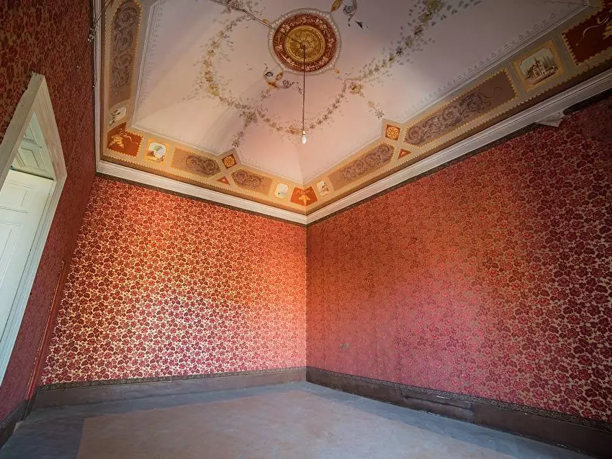 Immagine 7 di Palazzo in vendita  in Via Scalilla snc a Gravina Di Catania