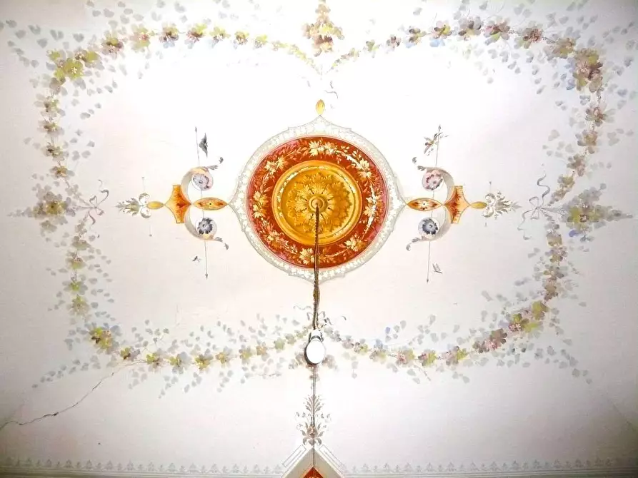 Immagine 8 di Palazzo in vendita  in Via Scalilla snc a Gravina Di Catania