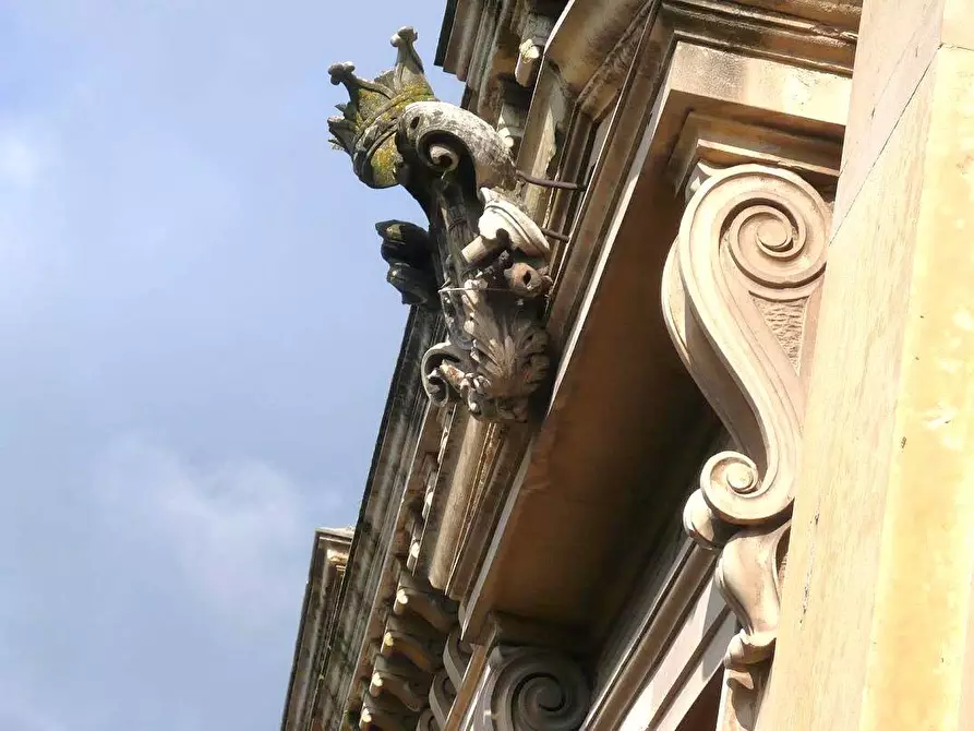 Immagine 26 di Palazzo in vendita  in Via Scalilla snc a Gravina Di Catania