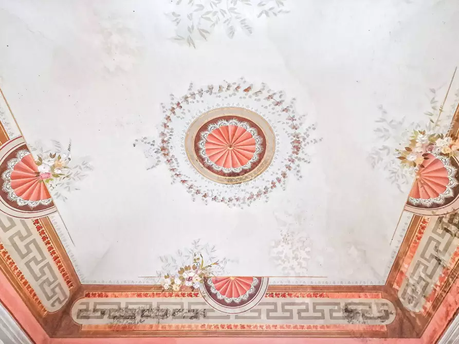 Immagine 23 di Palazzo in vendita  in Via Scalilla snc a Gravina Di Catania