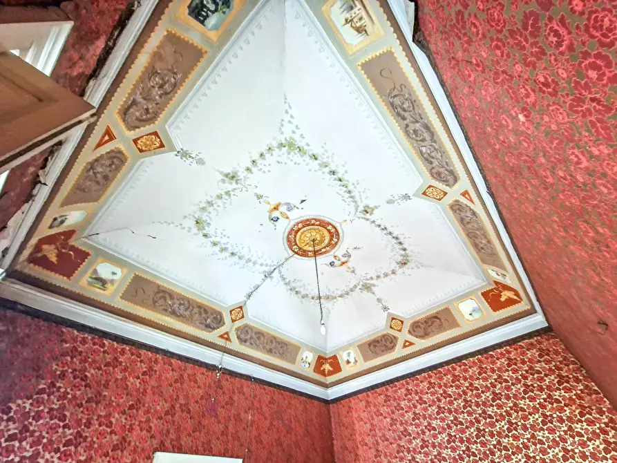 Immagine 11 di Palazzo in vendita  in Via Scalilla snc a Gravina Di Catania