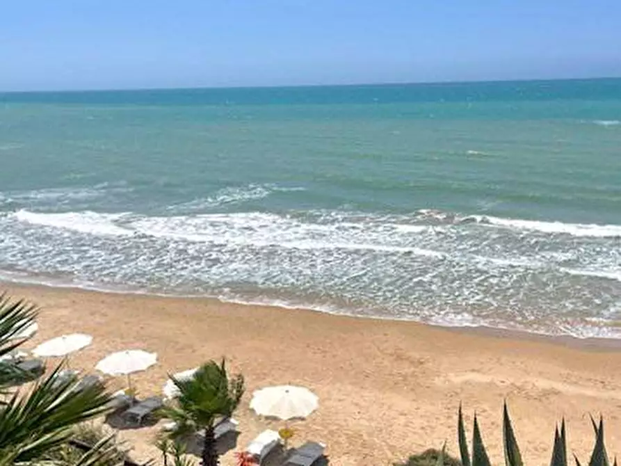 Immagine 26 di Villa in vendita  in Via dello Sbarco Anglo Americano snc a Camastra