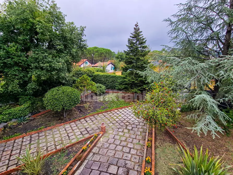 Immagine 5 di Villa in vendita  in Tarderia snc a Gravina Di Catania