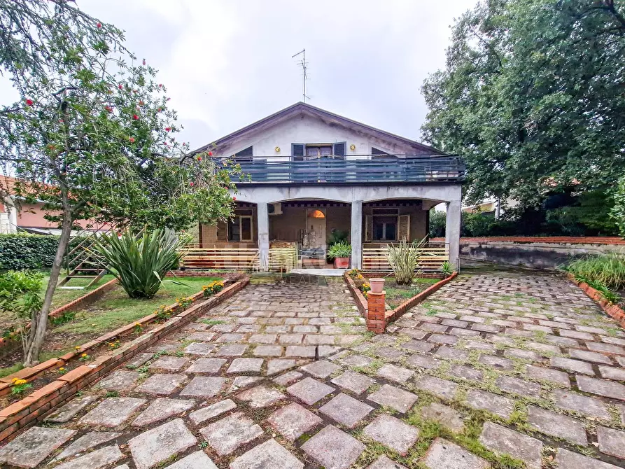 Immagine 25 di Villa in vendita  in Tarderia snc a Gravina Di Catania