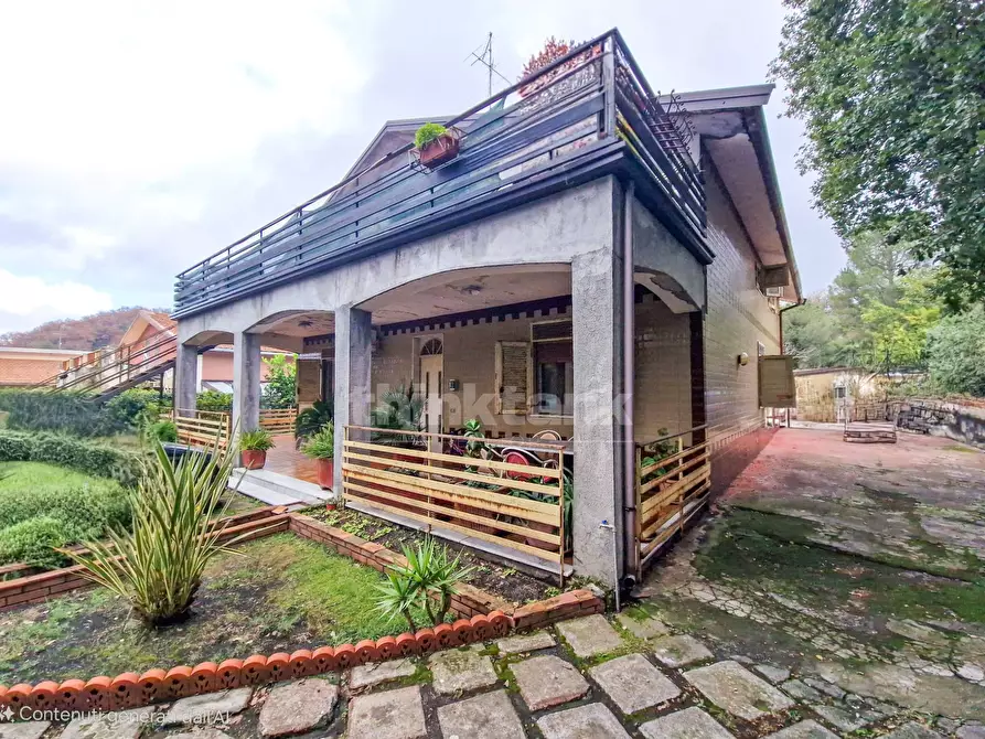 Immagine 4 di Villa in vendita  in Tarderia snc a Gravina Di Catania