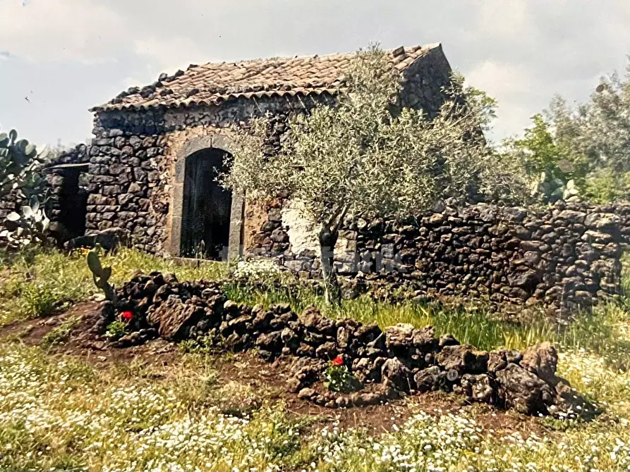Immagine 2 di Rustico / casale in vendita  in Contrada Capreria snc a Gravina Di Catania