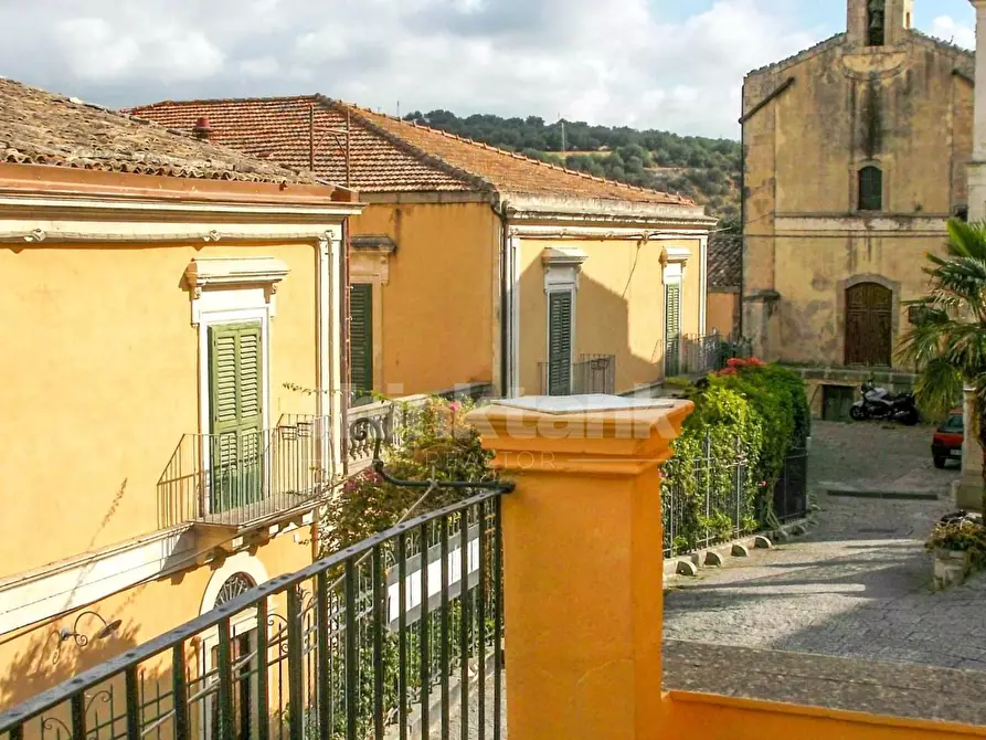 Immagine 1 di Villa in vendita  in Via Distefano snc a Ragusa