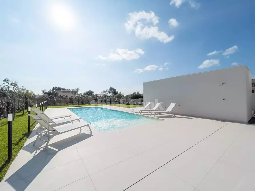 Immagine 2 di Villa in vendita  in via dei fiordalisi a Ispica