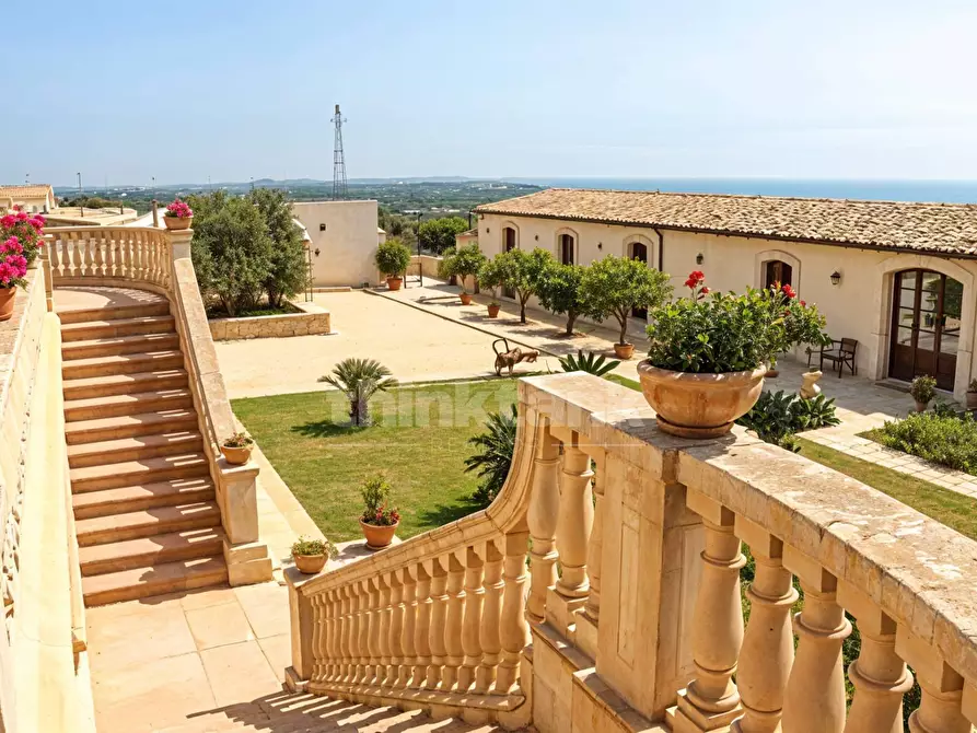 Immagine 5 di Villa in vendita  in Via Crisilio SNC a Avola