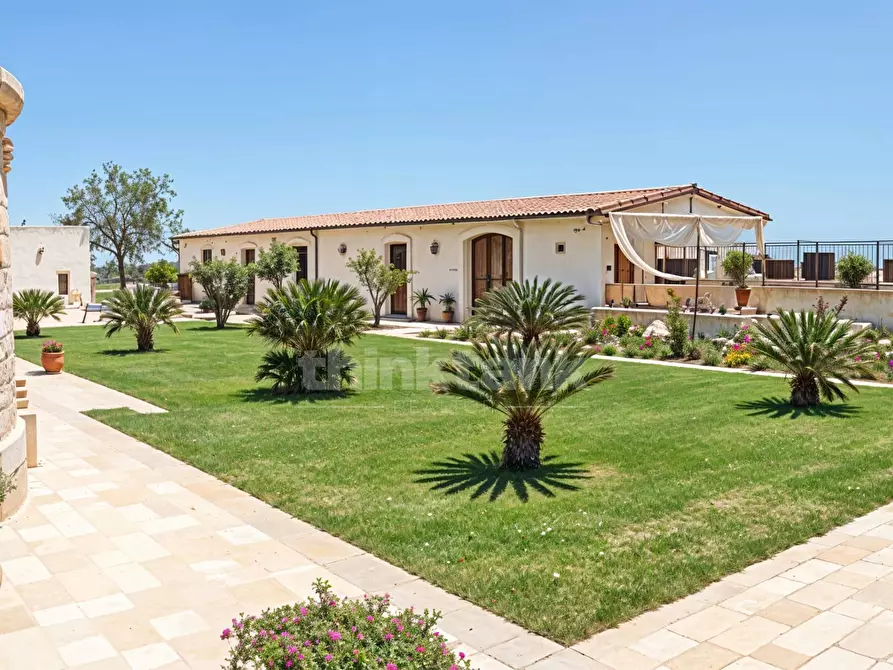 Immagine 6 di Villa in vendita  in Via Crisilio SNC a Avola