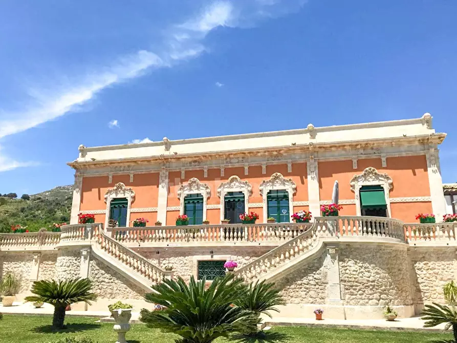 Immagine 2 di Villa in vendita  in Via Crisilio SNC a Avola